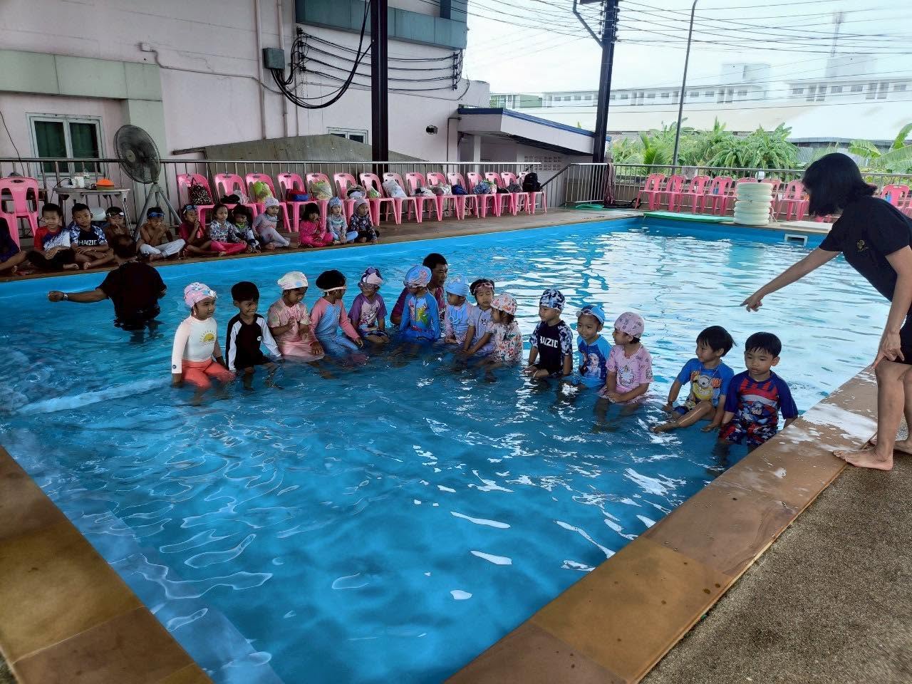 หนูน้อยว่ายน้ำ - รูปที่ 2