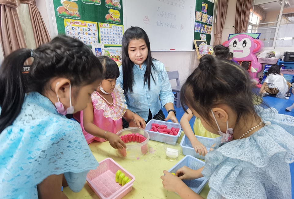 🏮✨ สืบสานความงดงามแห่งสายน้ำ "วันลอยกระทง" ประเพณีไทยที่น่าภาคภูมิใจ 🍌🕯️ - รูปที่ 11
